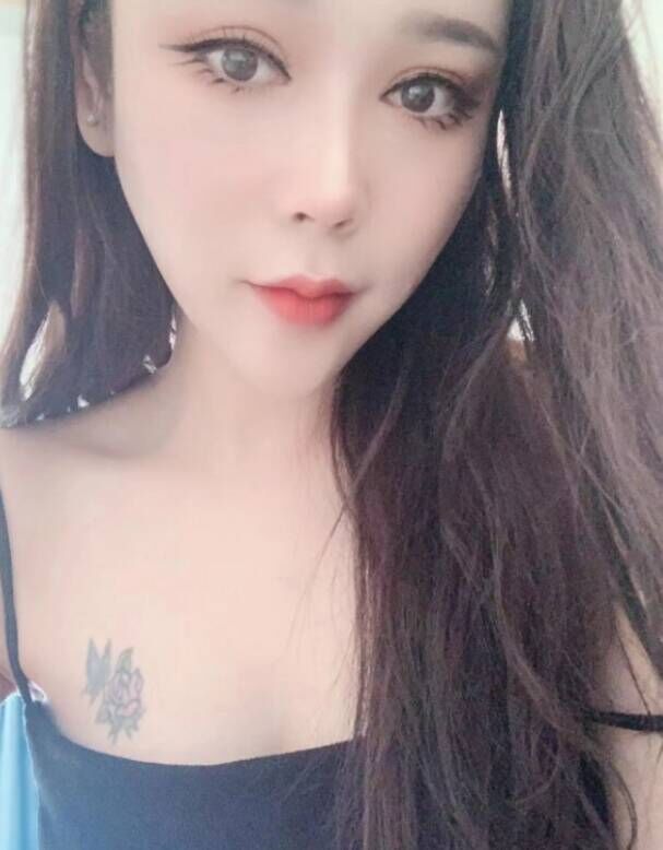 极品长腿嫩妹鲍鱼粉嫩小穴紧